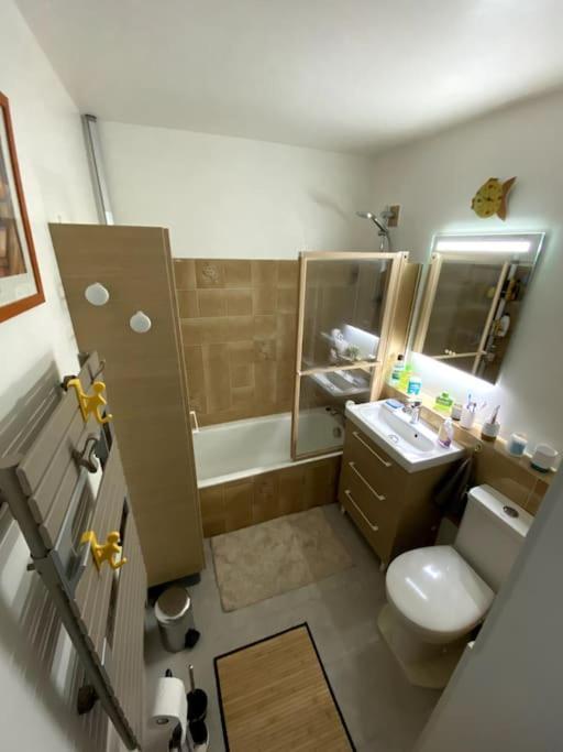 Logement Cosy, Situe Entre Ciel Et Mer 旺斯 外观 照片